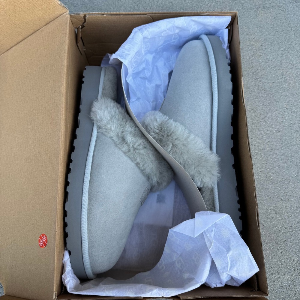 UGG Cozy Slipper Light Grey Suede Sheepskin Fur Slides 1126730 Womens 10‎